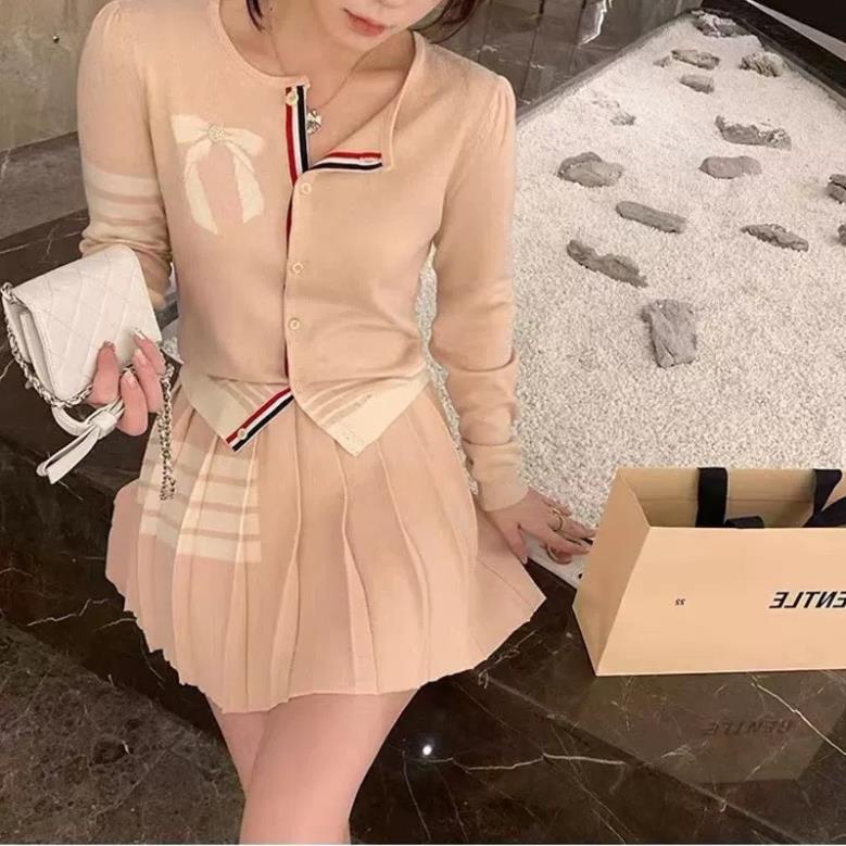 KBKN SET BỘ LEN ÁO TAY VẠCH CHÂN VÁY XẾP LI