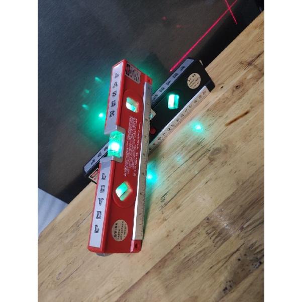 Thước Nivo laser lấy chuẩn mực cân bằng dọc ngang vuông góc