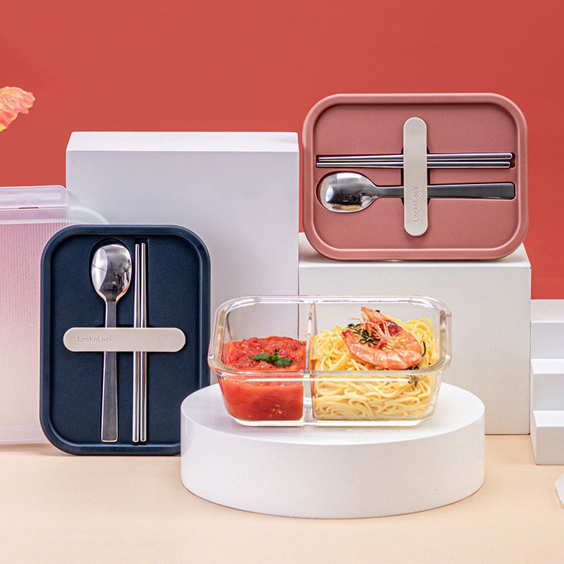 Hộp đựng cơm thủy tinh LocknLock LLG991CL - Hàng Chính Hãng, chia ngăn kèm muỗng đũa 930ml dùng được lò vi sóng - K-Mall