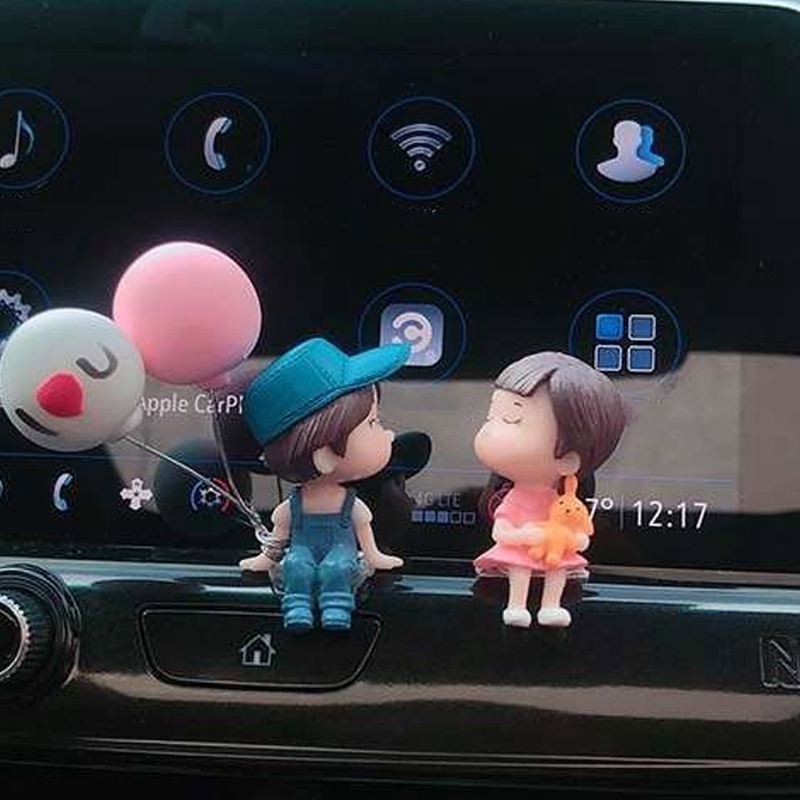 Mô Hình Cặp Đôi Hôn Nhau Dễ Thương Trang Trí Bảng Điều Khiển Xe Hơi