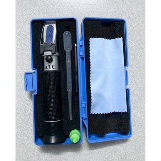 Bút đo độ mặn, khúc xạ kế cho hồ cá biển tự bù nhiệt ATC, có kèm dung dịch hiệu chuẩn.