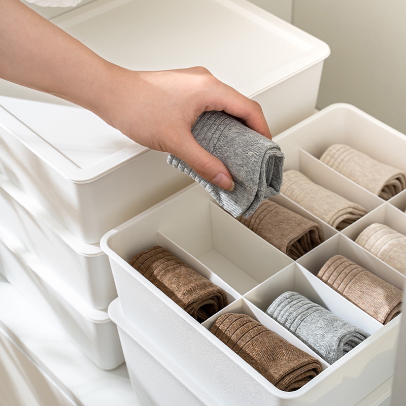 Hộp Đựng Đồ Lót / Vớ Bằng Nhựa Có Nắp Đậy Tiện Dụng