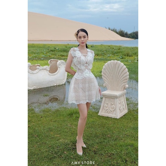 đầm ren đắp 3D phối lưới form chữ A ngắn trên gối