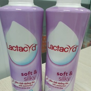Dung dịch vệ sinh Lactacyd SOFT $ SILKY dưỡng ẩm.