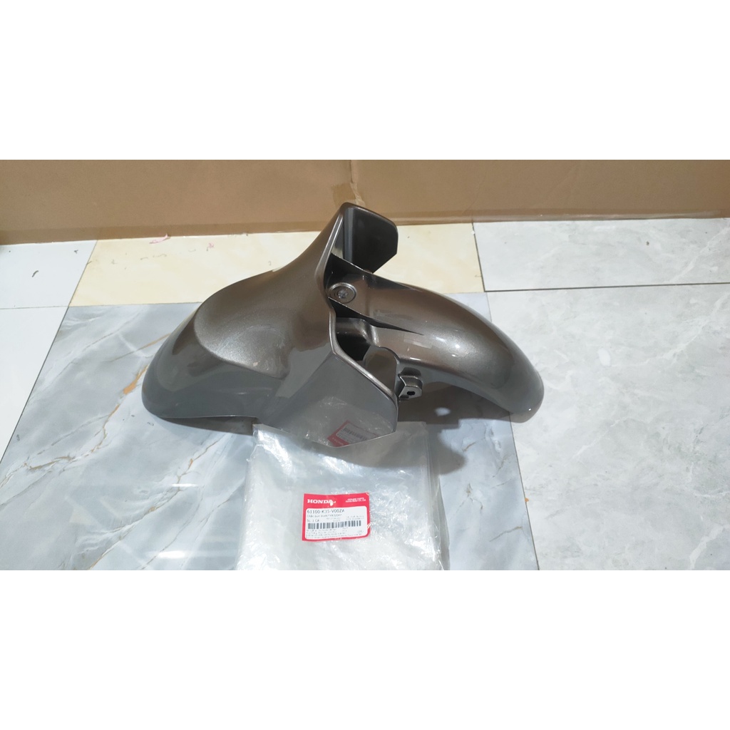 Chắn bùn trước - dè trước HONDA PCX125 năm 2014 màu Xám. *YR320M* (61100K35V00ZA)
