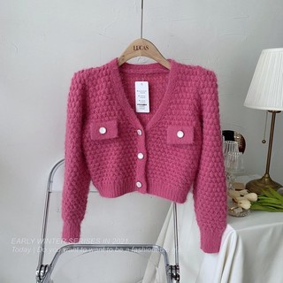 Áo len cardigan lông hồng cổ v tay dài 2 túi nắp dáng croptop