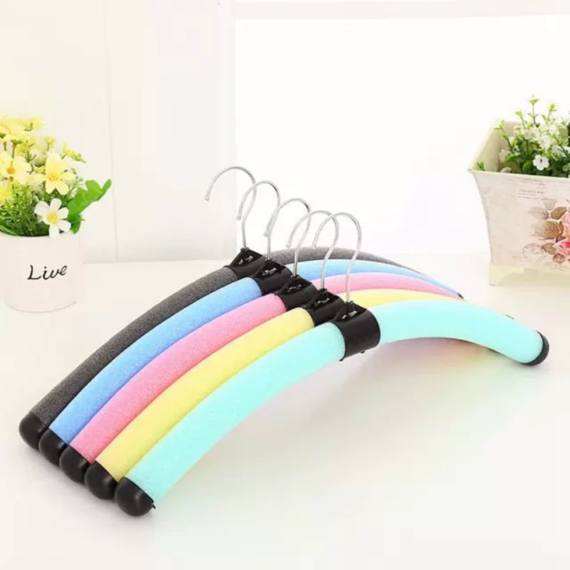 Móc áo xốp trẻ em - mắc treo quần áo em bé bằng xốp nhiều màu, dài 30cm, tuỳ chỉnh được độ cong của vai - phụ kiện shop