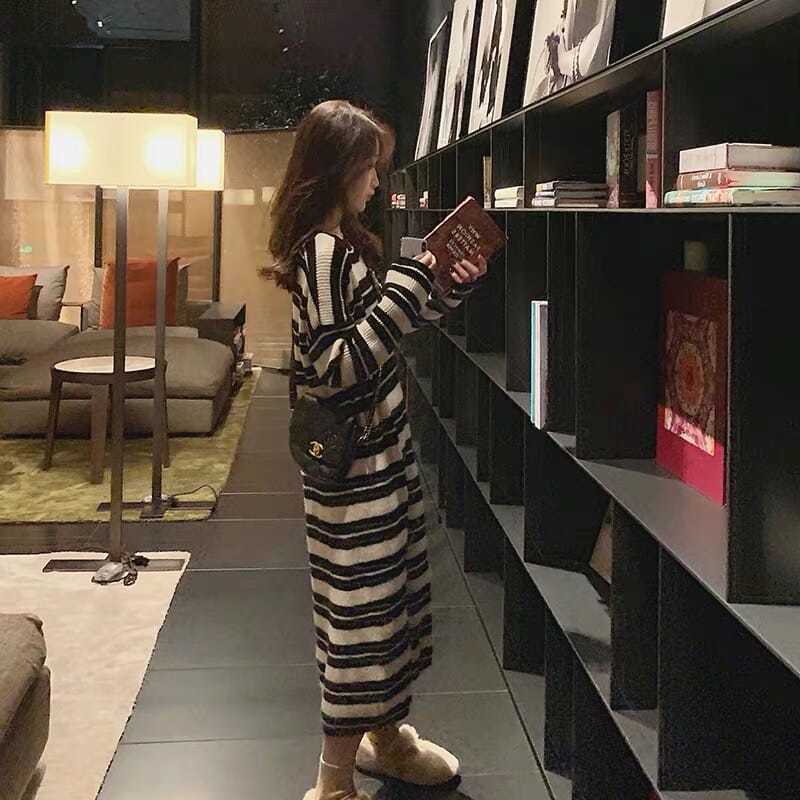 COZOK Đầm Dệt Kim Tay Dài Dáng Rộng Họa Tiết Kẻ Sọc Trắng Đen Trẻ Trung