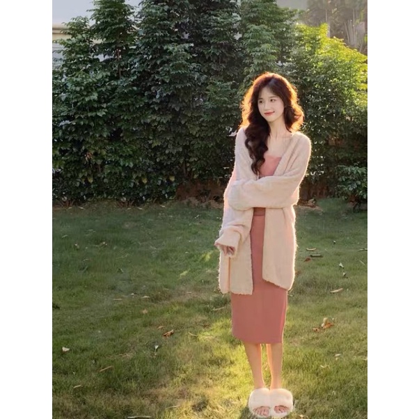 Sét váy hai dây ôm body + Áo khoác len cardigan dáng dài