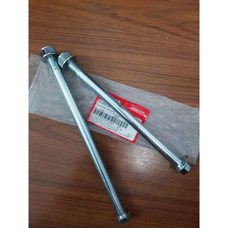 Trục bánh trước , sau lắp xe Dream Việt hàng chính hãng. Sản phẩm chuẩn xịn nên trục và ốc rất đẹp, sáng bóng