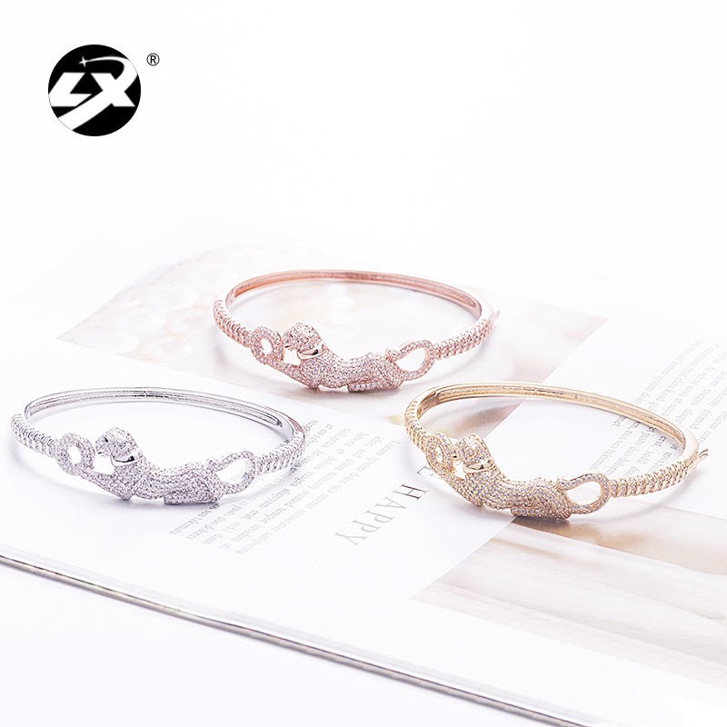 Vòng Đeo Tay Họa Tiết Da Báo Đính Đá Kim Cương Độc Đáo Phong Cách Âu Mỹ Thời Trang Sang Trọng Cho Nữ