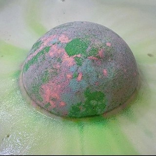 Bom tắm LUSH - Lakes bath bomb