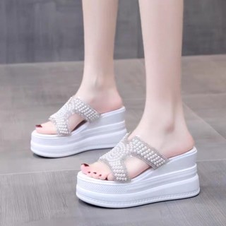 Dép đế xuồng quai chữ h đính xoàn