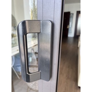 Khóa cửa lùa chữ D (Tay nắm chữ D có chìa)