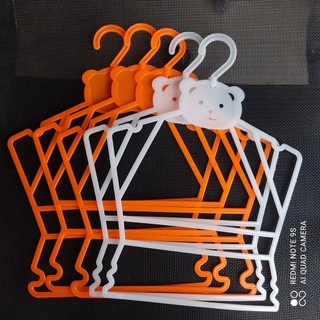 Móc bộ trẻ em hình gấu size 0-3 tuổi và 4-7 tuổi móc bộ treo quần áo trẻ em nhựa cổ xoay hình gấu màu đẹp, bền,cổ xoay