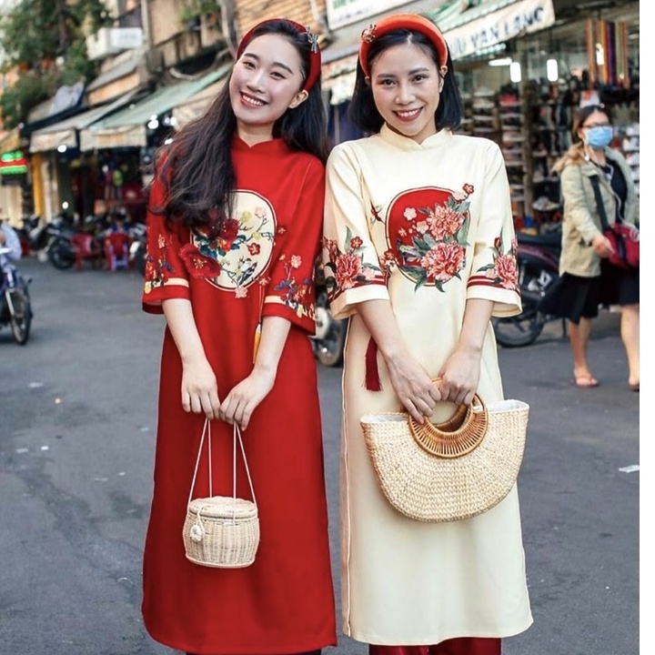 Áo dài cách tân đỏ dành cho mẹ và bé hàng VN cao cấp