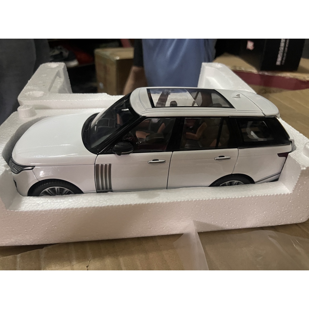 Mô hình xe ô tô Land Rover Range Rover tỷ lệ 1:18 khung hợp kim