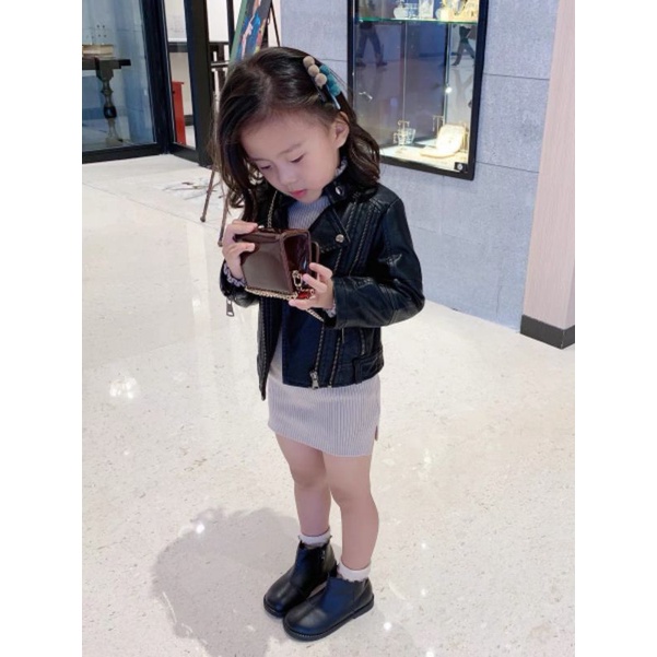 Set áo khoác da kèm váy body  sang chảnh bé gái