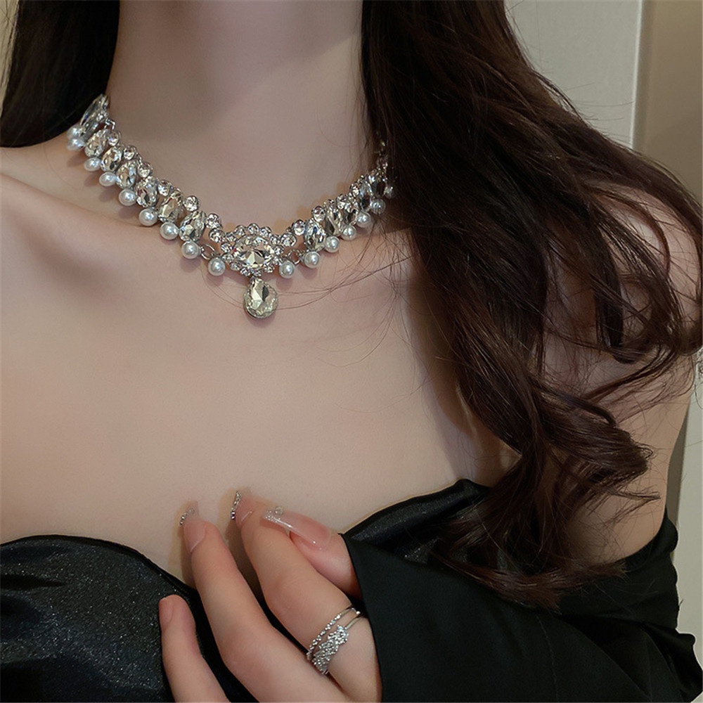 Vòng Cổ Choker Đính Ngọc Trai Và Hoa Thời Trang