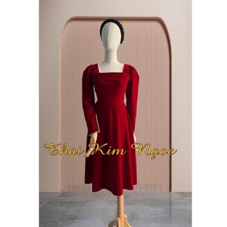 Đầm đỏ nhung dài tay viền hạt