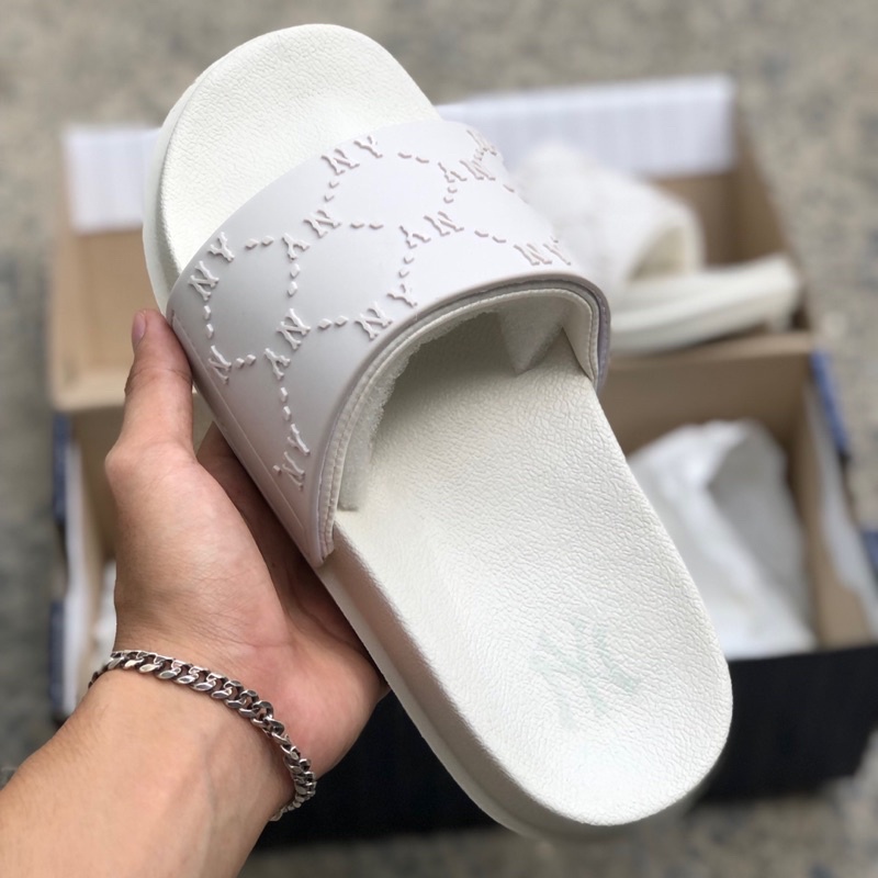 Dép MLB Dia Monogram NY Đen/Trắng Chính Hãng