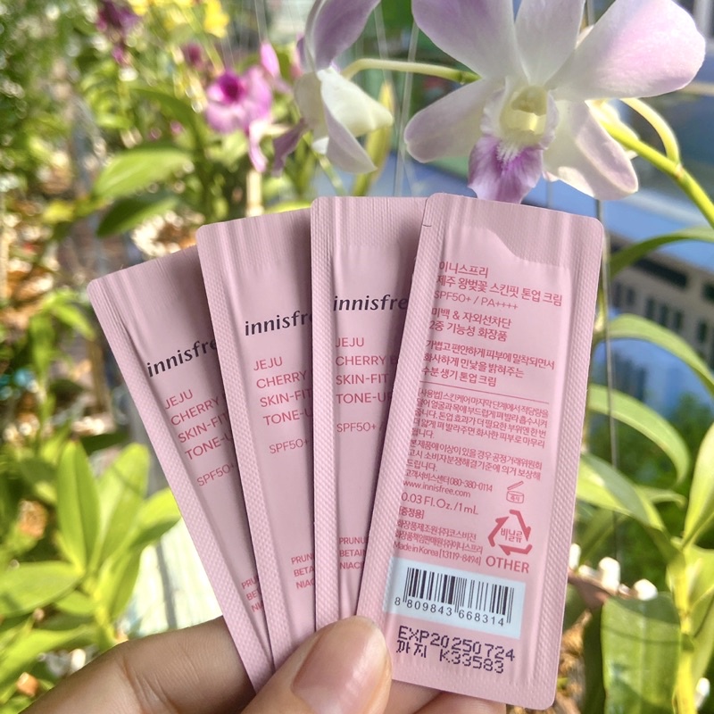 Kem Dưỡng Trắng, Chống nắng Innisfree Jeju Cherry Blossom Skin Fit Tone Up Cream SPF50+/ PA++++ 1ml