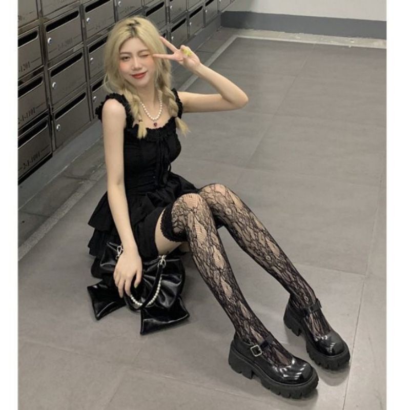 Váy tầng hai dây cổ vuông