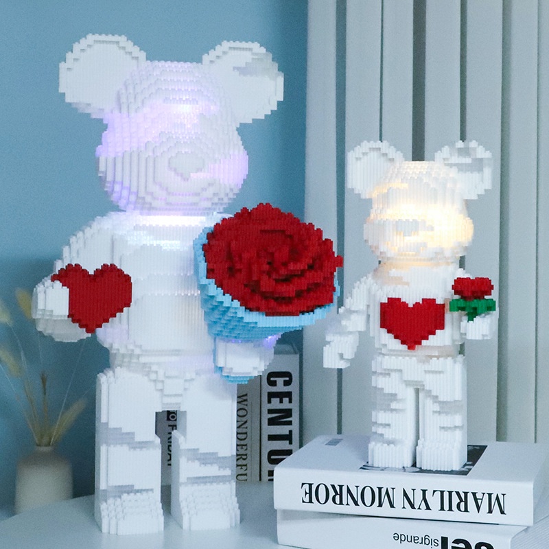 Combo Bộ lego bearbrick trái tim 3D cầm hoa, có đèn LED phát sáng, cao 35 cm, có sách hướng dẫn chi tiết