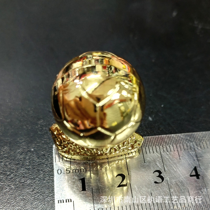 Quạt Mini Bằng Kim Loại Màu Vàng Hình Đôi Giày Thể Thao Bóng Đá Trang Trí