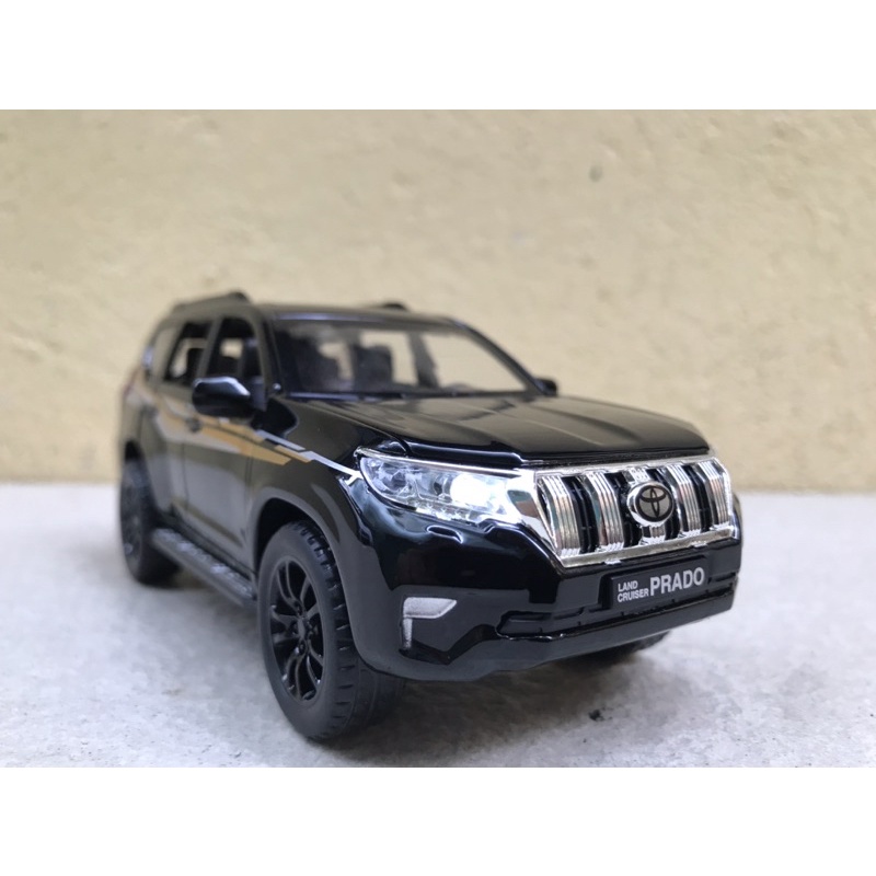 Mô hình xe ô tô Land Cruiser PRADO 2022 1:32