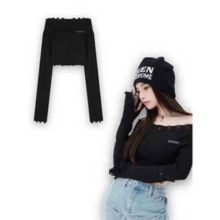 Áo len rách trễ vai đen xám