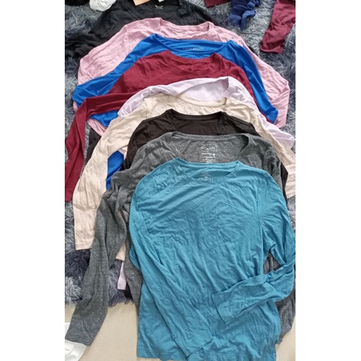 áo tay dài,cổ tròn cổ tim có lỗi nhỏ tổng hợp các hãng,chọn size giao ngẫu nhiên,