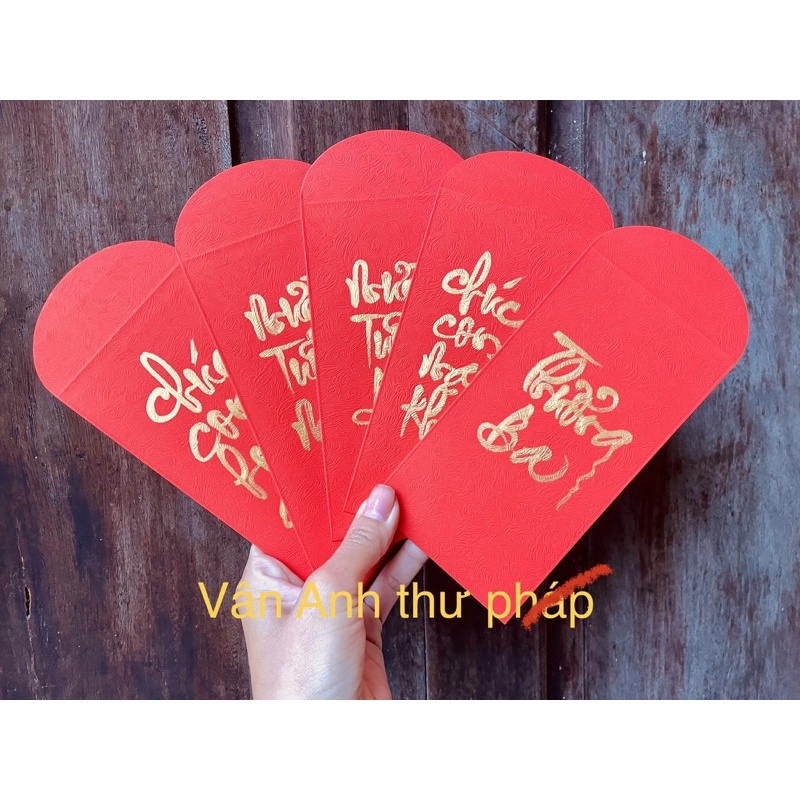 lì xì đỏ vàng viết chữ thư pháp câu chúc theo yêu cầu