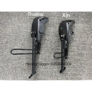 Chân chống cạnh xe Vespa Sprint 🌸