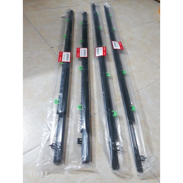 Nẹp chân kính honda crv 2007-2017, có mạ crom màu trắng