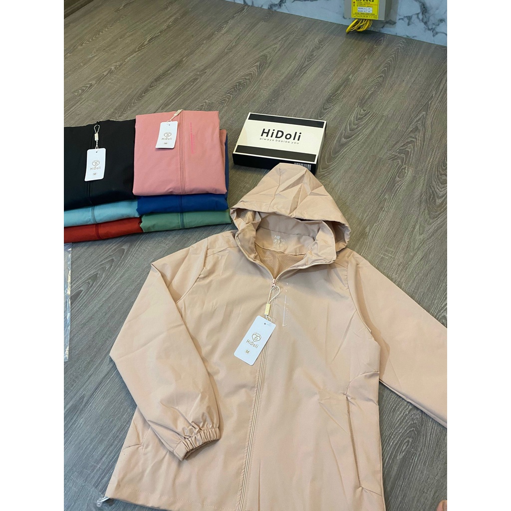 áo gió nữ thể thao in chữ ngực