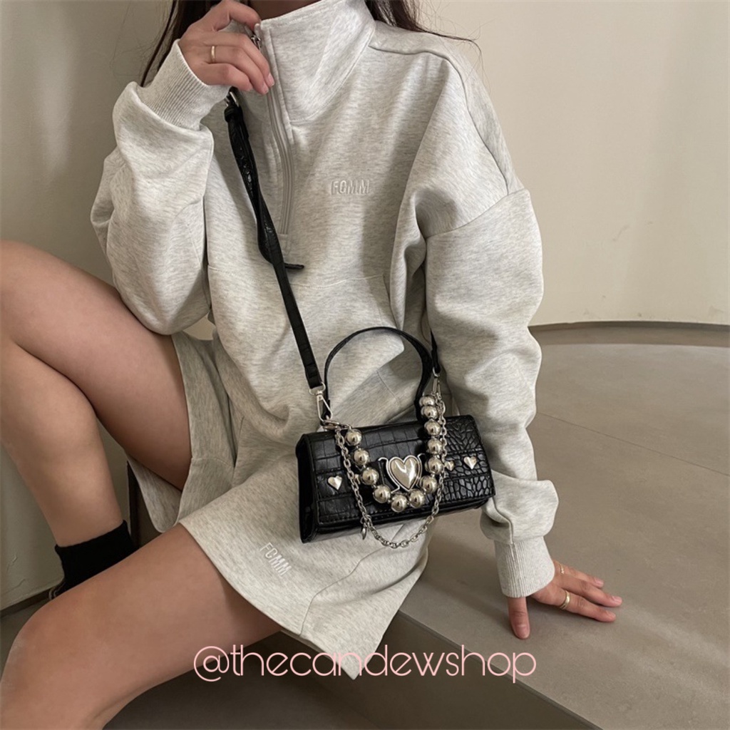 Túi xách phong cách đường phố với họa tiết da cá sấu cùng charm trái tim style punk chain A007