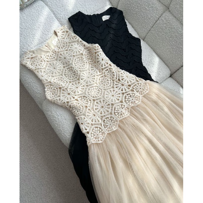 Đầm ren dài sát nách Cocobebe
