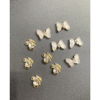 Phụ kiện trang trí bướm lẫn móng tay nail