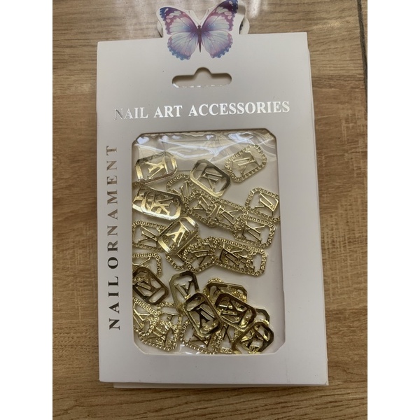 Cham trang trí móng tay