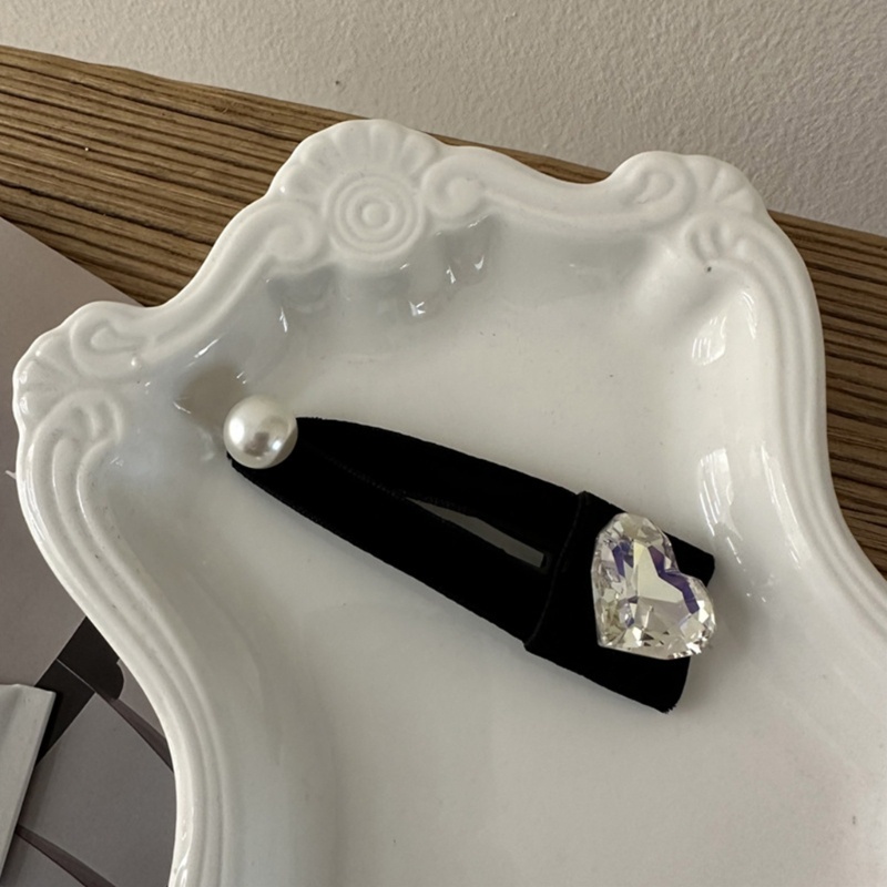 Kẹp Tóc Hình Trái Tim Bằng Nhung Màu Đen Đính Đá