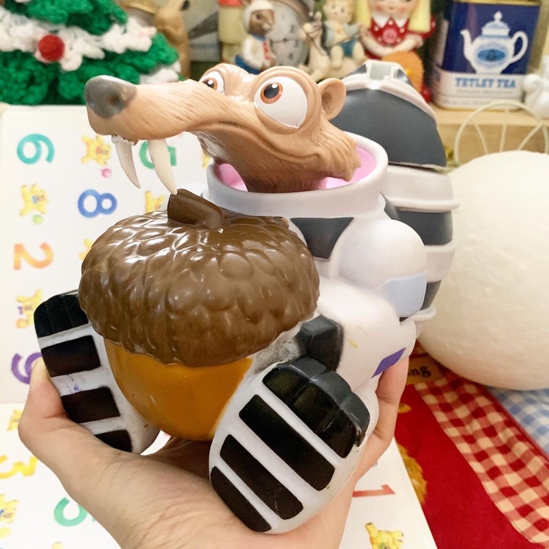 Bình trang trí Scrat trong phim Ice Age kỷ băng hà mô hình đồ chơi