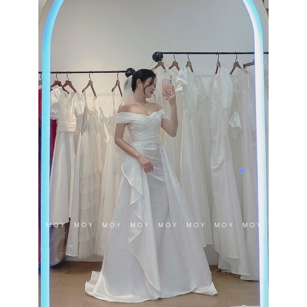 Váy bệt vai xếp ly body xẻ kèm vạt rời- Váy cưới, đầm cưới thiết kế đi bàn, chụp ảnh đơn giản, sang trọng-H395