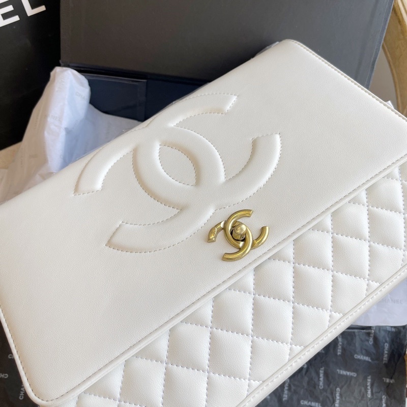 Túi xách công sở da mịn khoá vàng