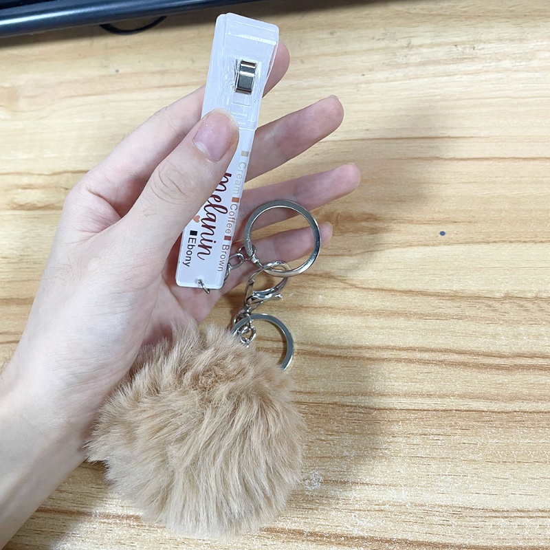 Móc Chìa Khóa / Thẻ Tín Dụng Bằng Acrylic Kèm Bóng Lông Giả Tiện Dụng Cho Xe Hơi