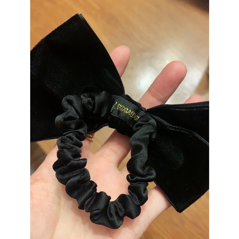 Dây Cột Tóc Nhung Đen Bản Lớn Hình Bướm Cho Nữ 2023