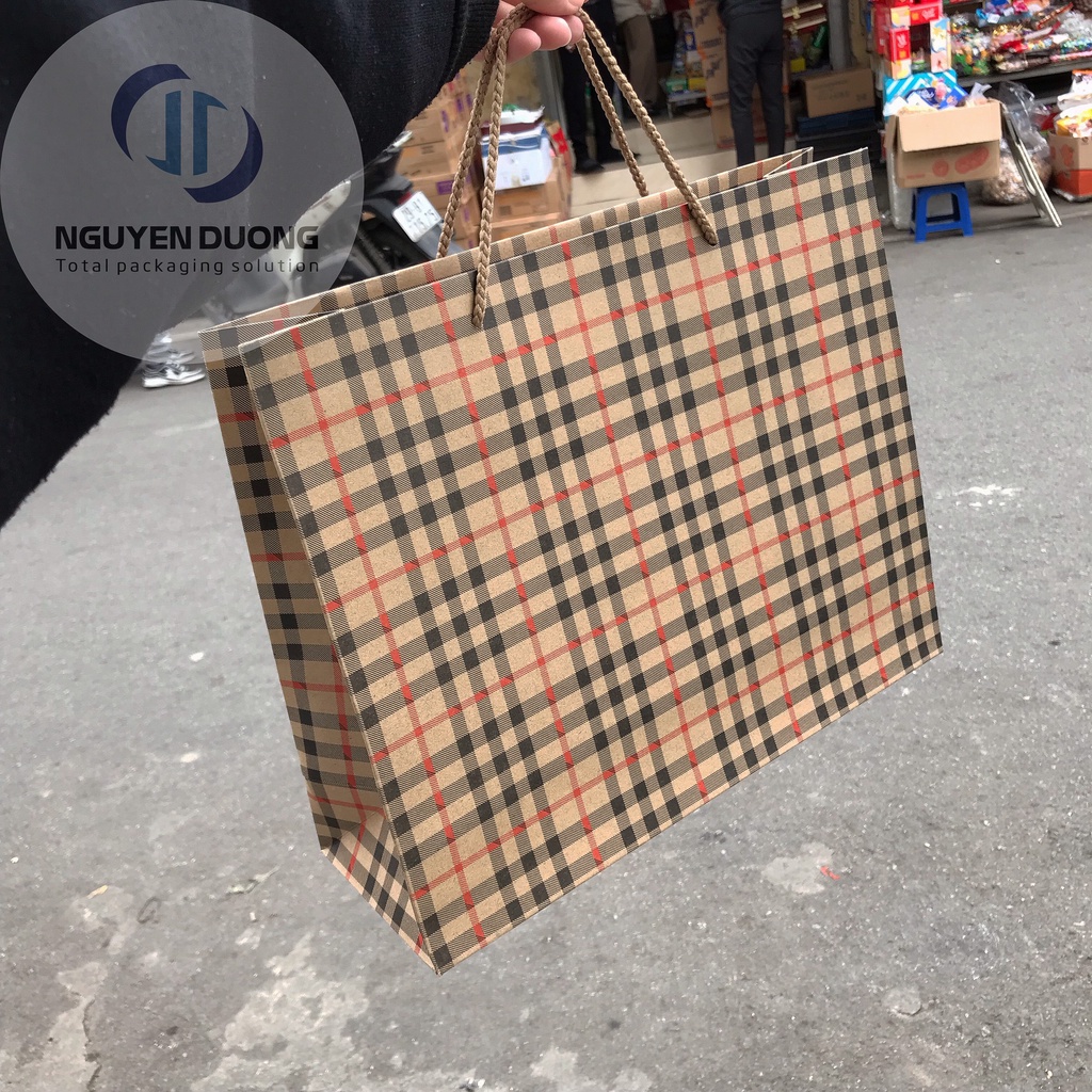 Túi giấy Kraft in dạng Túi Ngang dày dặn đựng quà tặng đựng quần áo