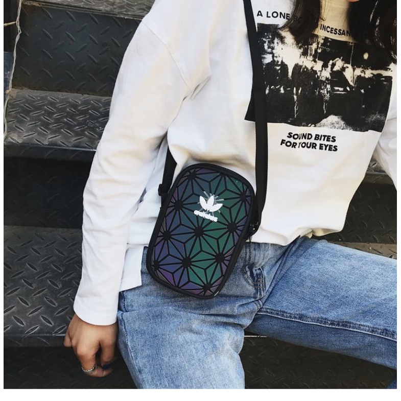 Túi Đeo Chéo Dập Nổi Logo 3D Mẫu I Hình