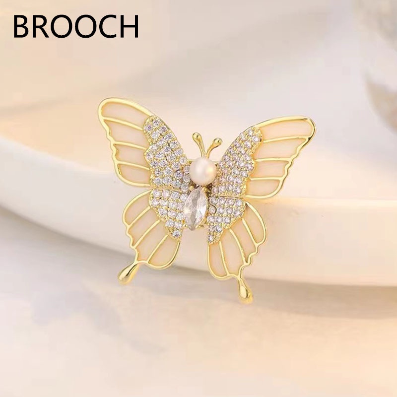 Cài áo hình bướm đính đá dễ thương