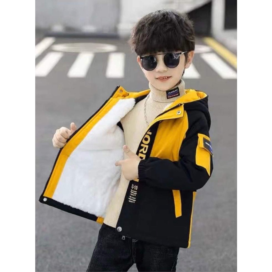 Áo khoác gió lót lông cho bé trai phong cách hàn quốc có 2 mầu vàng trắng size từ 13-42kg